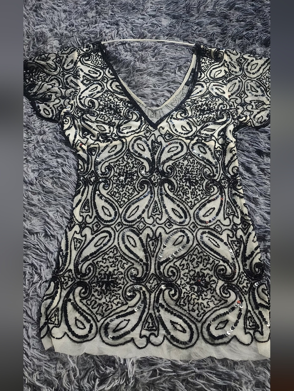 Arden B Black & White Beaded V-Neck Top